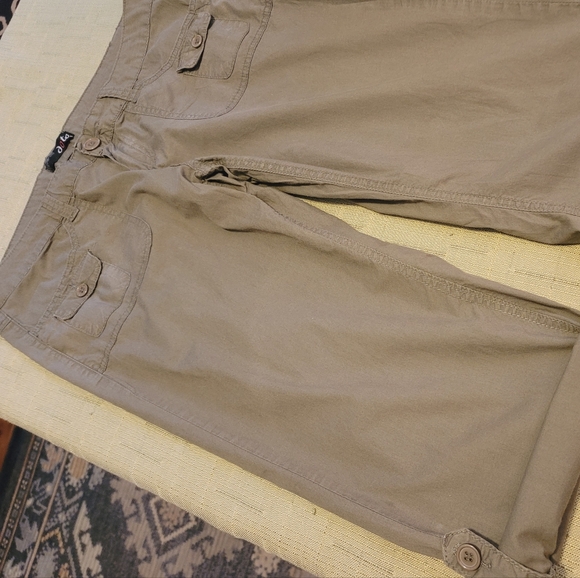 Olive Khaki Capris {Dot's}, Size 11/12 - Picture 6 of 11